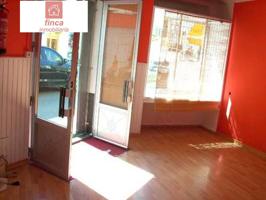 ALQUILER LOCAL COMERCIAL EN MONTIJO CENTRICO, DE ESQUINA, ESCAPARATE, AIRE ACONDICIONADO photo 0