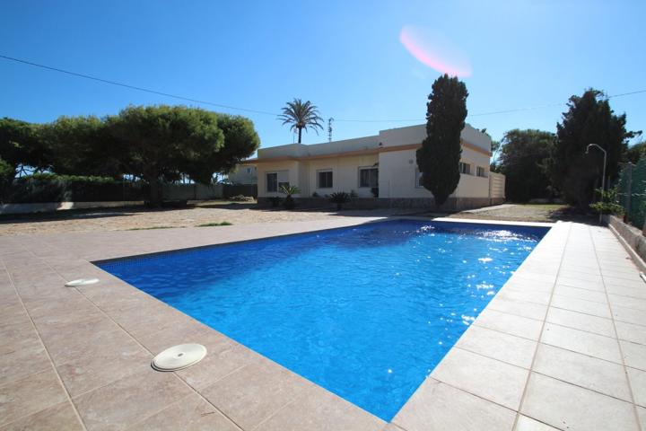 Chalet con piscina en Cabo Roig. Verano photo 0