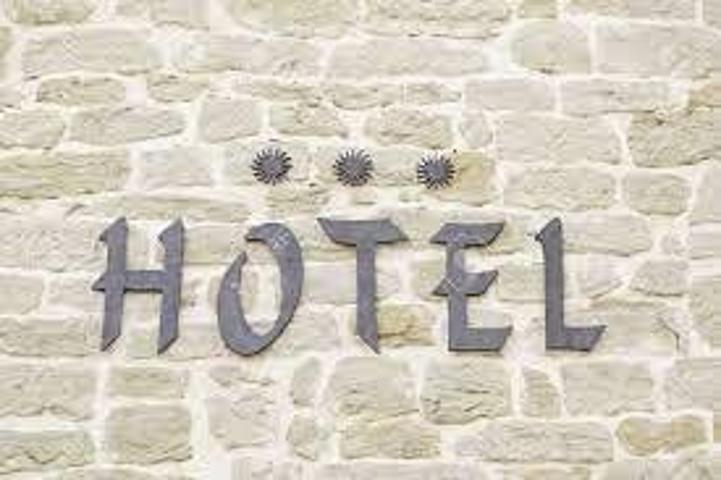 Hotel en venta de tres estrellas photo 0