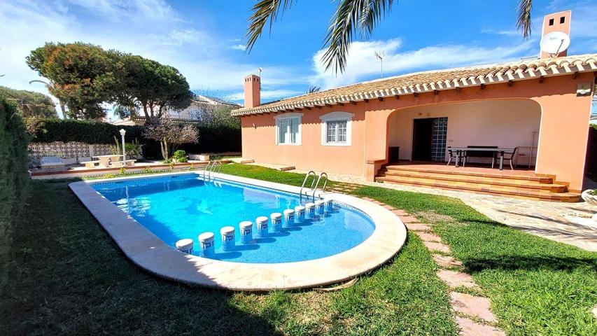 Villa con la piscina privada en Cabo Roig. photo 0