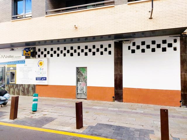 50% DESCUENTO PRIMER AÑO! Fantástica ubicación - Local con salida de humos photo 0