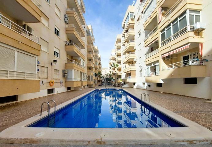 Céntrico apartamento con piscina y plaza de aparcamiento photo 0