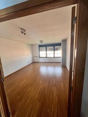 Salico presenta Piso exterior en última planta junto a Corte Inglés y Parque Ribalta- Trastero y Garaje photo 0