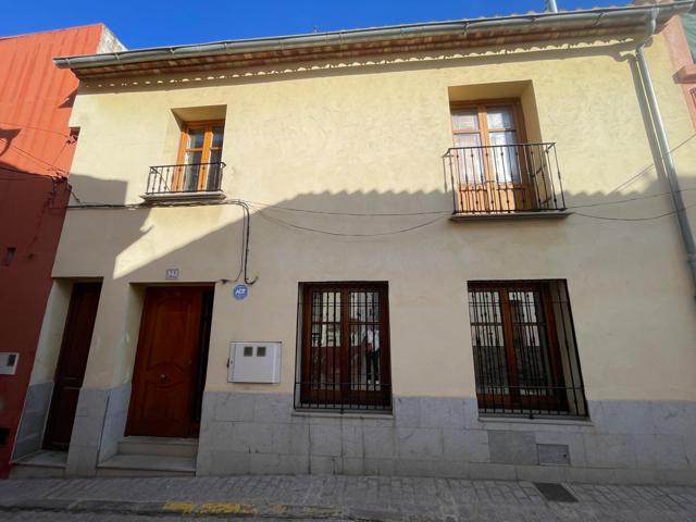 REF. 08639 SALICO OFRECE VIVIENDA PAREADA CON REFORMA A ESTRENAR EN LAS FALDAS DEL CASTILLO photo 0