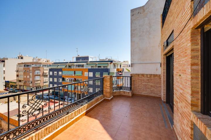 🏡 Ático en el corazón de Torrevieja, junto a la Ermita del Sagrado Corazón y a solo 500 m del Paseo Marítimo 🌊 photo 0