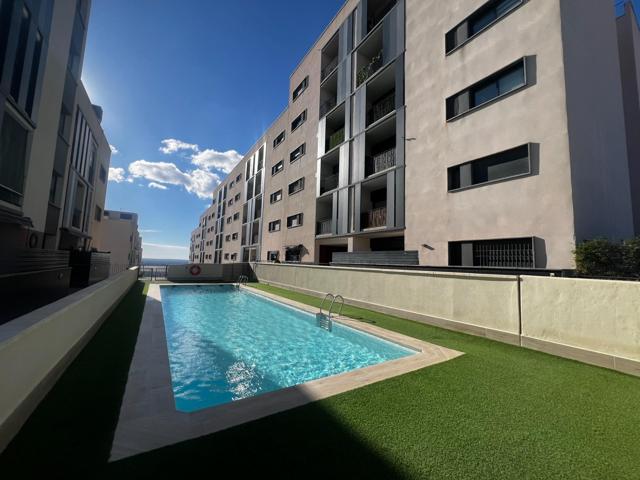 Vivienda con terraza y piscina a la venta en la urbanización el Pinar, Crevillente. photo 0