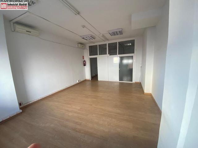 Se vende local en Vallecas. photo 0