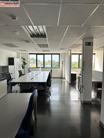 Excelente Nave Industrial con Oficinas y Amplias Prestaciones en el polígono industrial de Vallecas photo 0