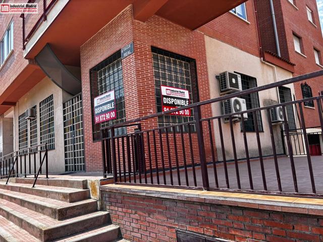 ¡Amplio local comercial con patio y accesibilidad para todos! photo 0