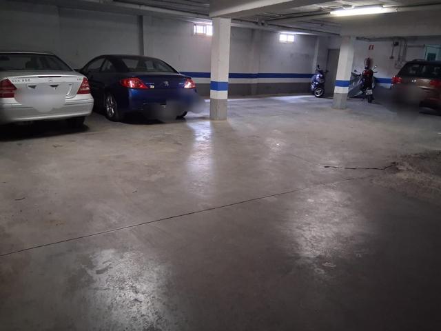 SE VENDEN 6 PLAZAS DE GARAJE PARA COCHE Y 6 PLAZAS DE GARAJE PARA MOTO EN PARKING PRIVADO. photo 0