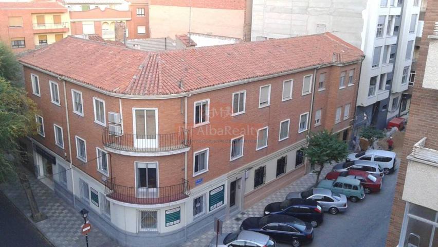 SE VENDE PISO ZONA ENSANCHE- FRANCISCANOS TRES DORMITORIOS BAÑO Y ASEO. photo 0