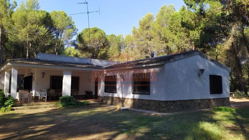 PARCELA CON CASA Y PISCINA EN URB. LOS PINARES DEL JUCAR photo 0
