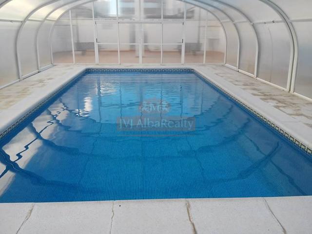 SE ALQUILA ADOSADO EN FACULTAD DE MEDICINA CON PISCINA CLIMATIZADA, CUATRO DORMITORIOS Y GARAJE photo 0