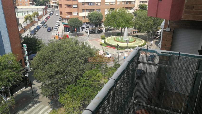 SE VENDE GRAN PISO EN LA AVENIDA ISABEL LA CATOLICA, PARA REFORMAR CON INFINITAS POSIBILIDADES photo 0