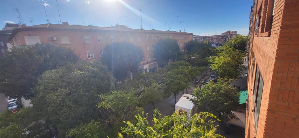 OCASION SE VENDE ESPECTACULAR PISO DE 4 DORMT. 2 BAÑOS AVENIDA MENENDEZ PIDAL ( 3º SIN ASCENSOR) photo 0