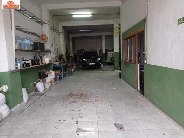 OPORTUNIDAD!! ALMACÉN-APARCAMIENTO CON VADO ZONA CARRETERA DE JAEN. photo 0