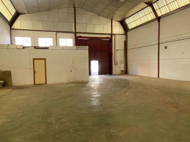 SE VENDE NAVE DE 300M EN POLIGONO ROMICA. photo 0