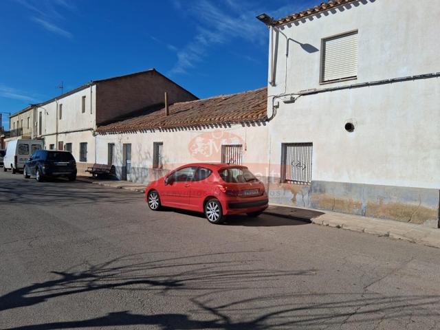 SE VENDE CASA CON PATIO Y APARCAMIENTO EN LOS ANGUIJES. photo 0