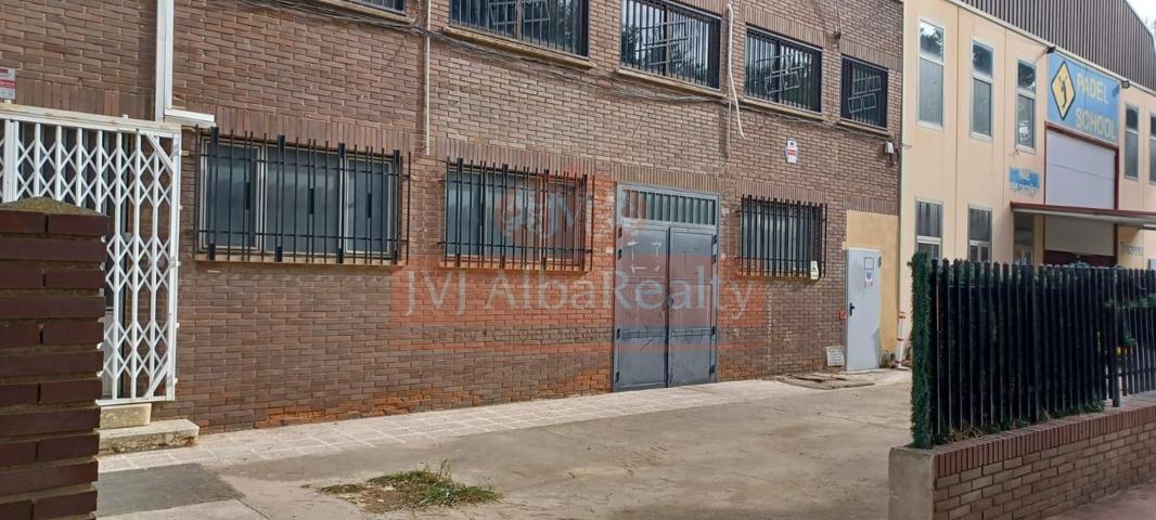 EN VENTA DOS NAVES INDUSTRIALES ANEXAS, EN POLIG. CAMPOLLANO. photo 0
