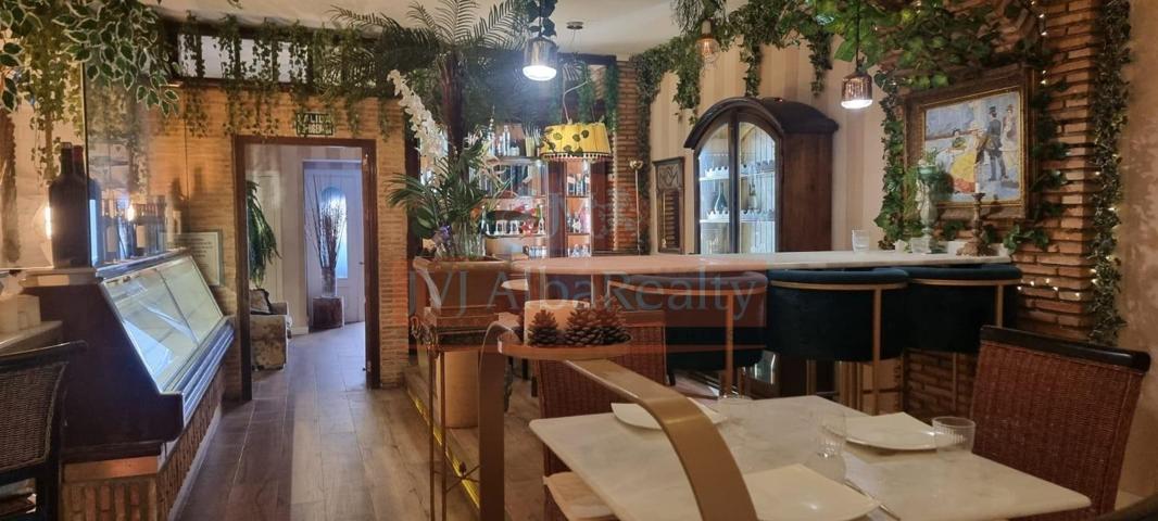 Se vende y traspasa Restaurante muy conocido en la ciudad photo 0