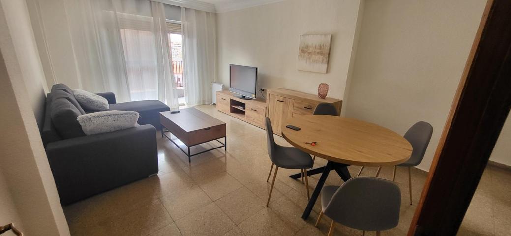 SE ALQUILA BONITO PISO DE 3 DORMT. EN EL DEPOSITO DEL SOL, CON MUEBLES Y COCINA A ESTRENAR photo 0