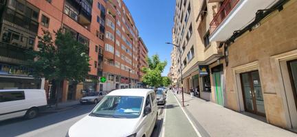 SE VENDE LUMINOSO PISO, 3 DORMT. Y 1 BAÑO EN PLENA AVENIDA RAMÓN Y CAJAL, PORTAL RECIEN REFORMADO photo 0