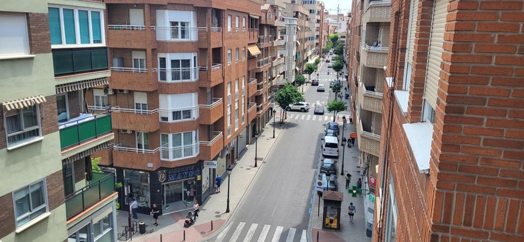 OCASIÓN ! SE ALQUILA PISAZO DE 3 DORMITORIOS CON GARAJE, EN UNA DE LAS MEJORES CALLES DE ALBACETE photo 0