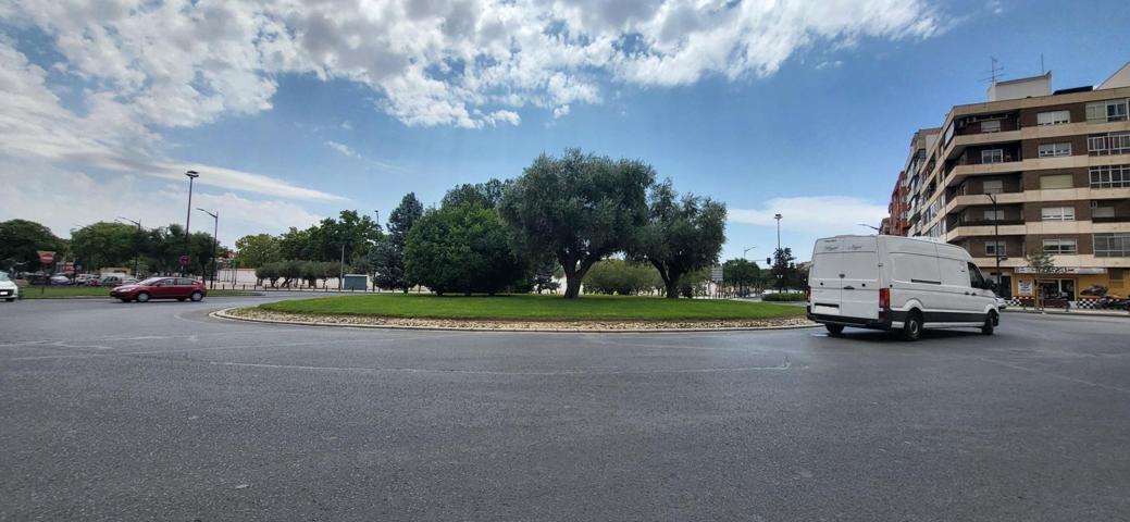 OCASIÓN A UN MINUTO DE LA FERIA!! SE VENDE PISO DE 3 DORMT. BAÑO Y ASEO, ZONA EN PLENO AUGE !! photo 0