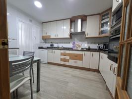 Amplia vivienda de cuatro dormitorios con garaje y trastero en Carrefour photo 0