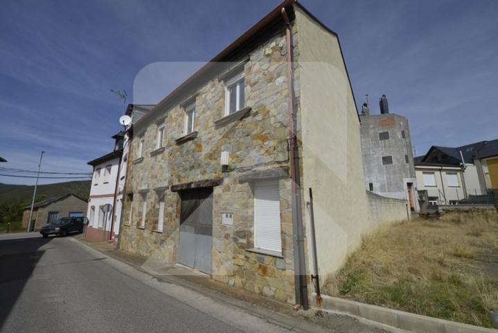 CASA CON EL INTERIOR EN BRUTO CON PARCELA DE TERRENO photo 0