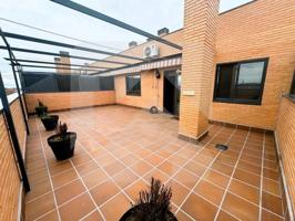 ALQUILER DE ATICO DUPLEX CON GARAJE EN URBANIZACION CON PISCINA photo 0