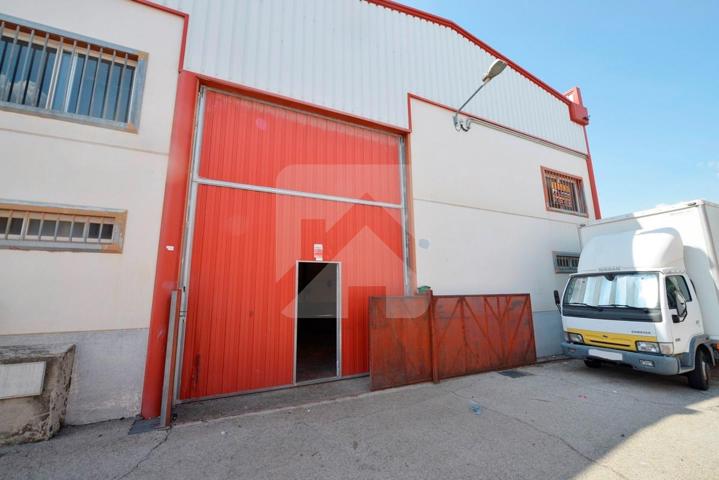 ¡¡ OPORTUNIDAD !! NAVE DE ESQUINA CON PATIO CONSTRUIDA EN 2007 photo 0