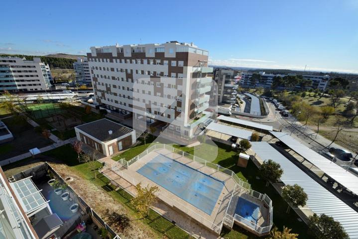 PISO DE 3 DORMITORIOS Y 2 BAÑOS, CON GARAJE Y URBANIZACION CON PISCINA photo 0