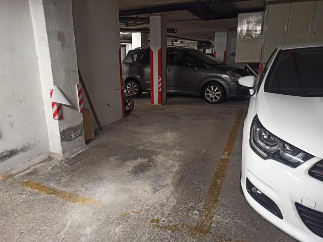 Garaje con capacidad para coche grande photo 0