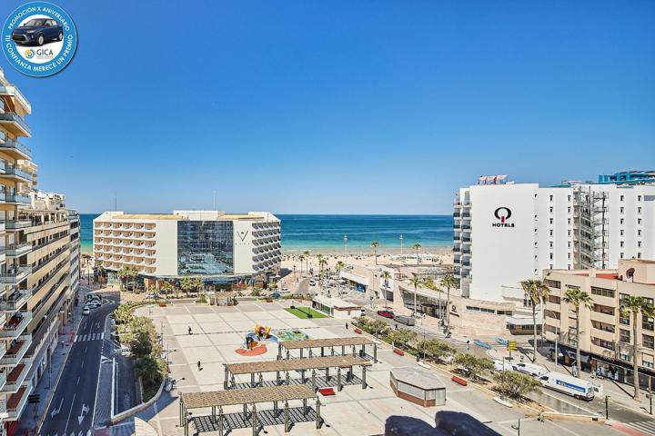 Vivienda en venta con vistas despejadas a la playa de La Victoria photo 0