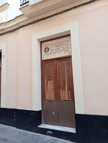 Estupendo local situado en El Pópulo ideal para negocio. photo 0