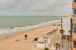 Piso en primera linea de playa con vistas al mar y con plaza de garaje incluida. photo 0