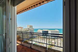 Magnifico piso con terraza y vistas a la playa photo 0
