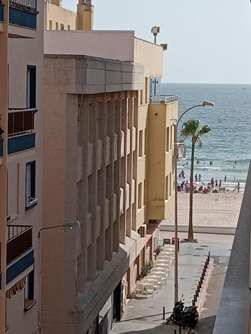 ALQUILER ANUAL. Apartamento de 2 dormitorios sin mubles y con garaje incluido en zona Avenida-Playa Victoria. photo 0