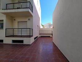 Apartamento reformado con gran patio, garaje y trastero opcional en zona exclusiva de Cádiz photo 0
