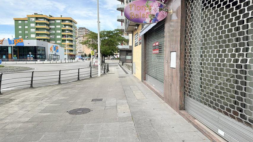 Local comercial en Torrelavega photo 0