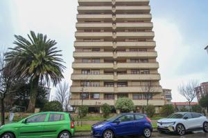 VIVIENDA CON PLAZA DE GARAJE EN UN BUEN EDIFICIO EN CARDENAL HERRERA ORIA photo 0