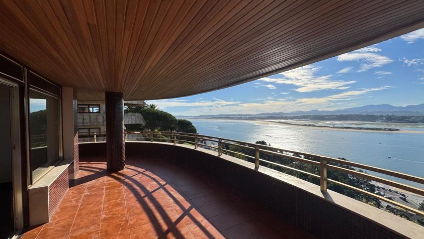 PISO DE 200M EN EL SARDINERO CON EXCEPCIONALES VISTAS A LA BAHIA DE SANTANDER photo 0