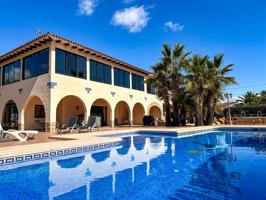 'Exclusivo Chalet con Vistas al Mar y Estilo Mediterráneo – La Nucía' photo 0