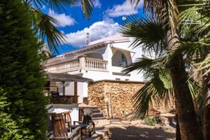 'Impresionante Chalet con Piscina Privada, Jardín Tropical y Total Privacidad – La Nucía' photo 0