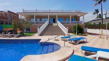 IMPRESIONANTE CHALET EN ALFAS DEL PI photo 0