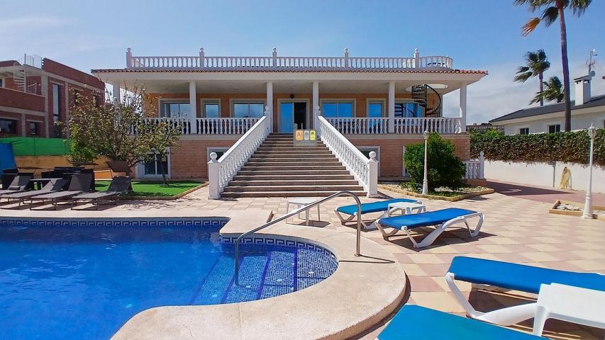 IMPRESIONANTE CHALET EN ALFAS DEL PI photo 0