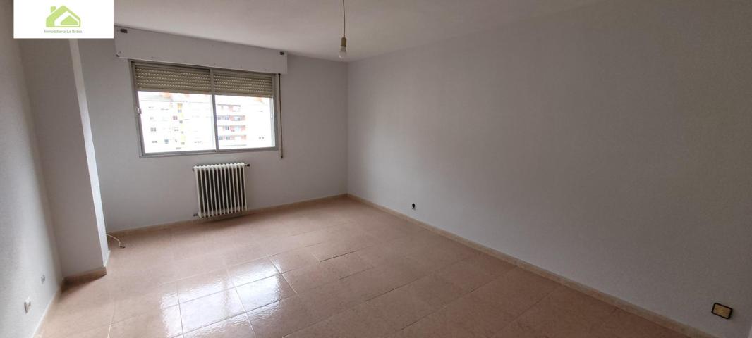 VENTA PISO ZONA PEÑA TREVINCA,4 HABITACIONES,GARAJE Y ASCENSOR photo 0