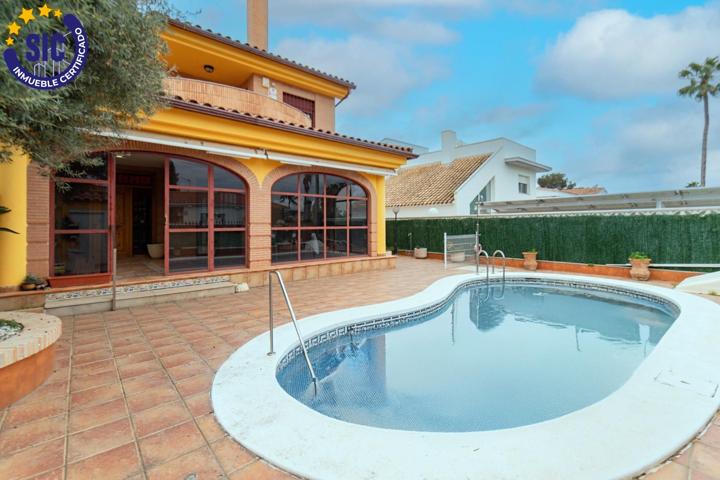 Chalet con piscina y barbacoa photo 0