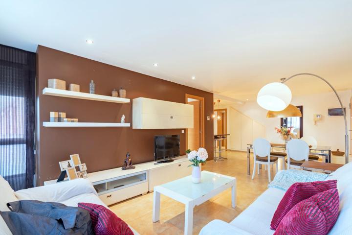 ¡Moderno piso tipo loft en estupenda zona! photo 0